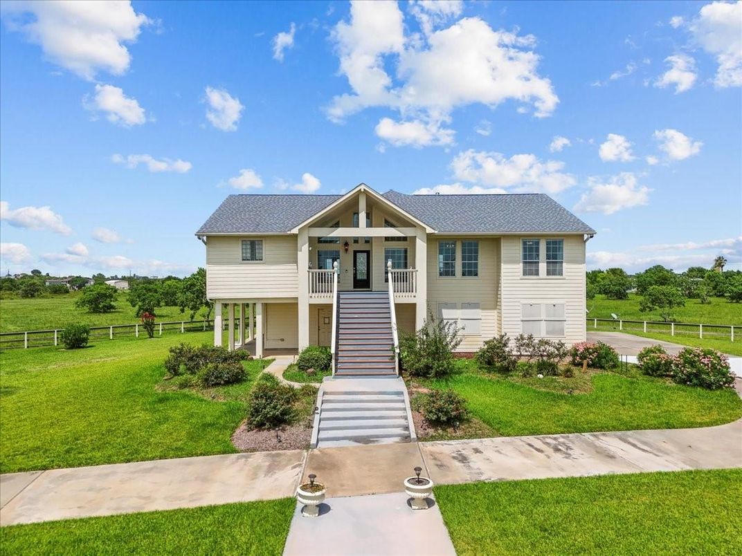 Backyard, Exterior, Facade, Raised Ranch