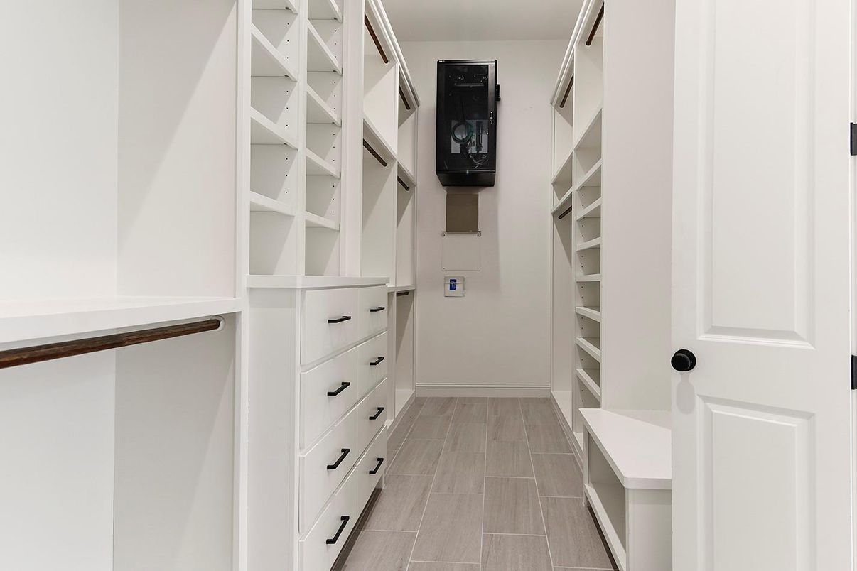 Interior, Walk-in Closets, Wood Texture Flooring