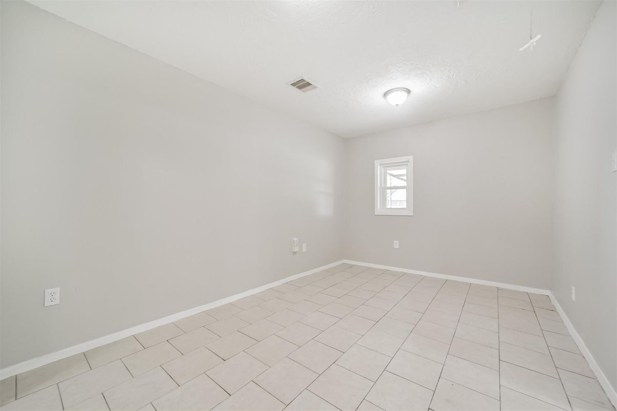 Empty room, Interior