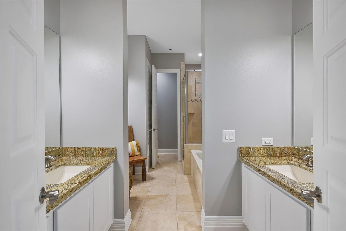 Bathroom, Interior, Recessed Lighting