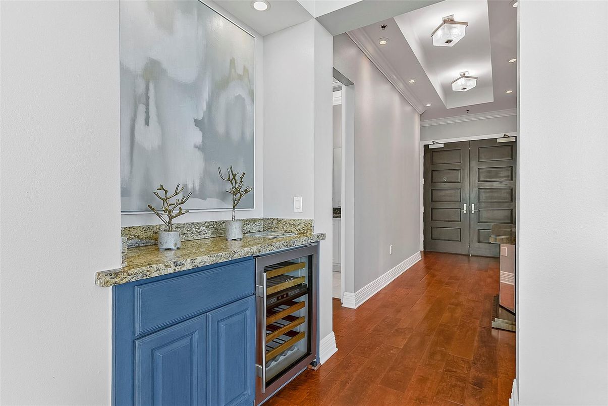 Interior, Recessed Lighting, Wood Texture Flooring