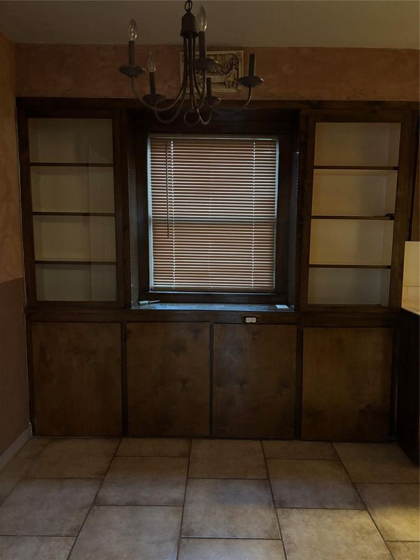 Chandelier, Interior