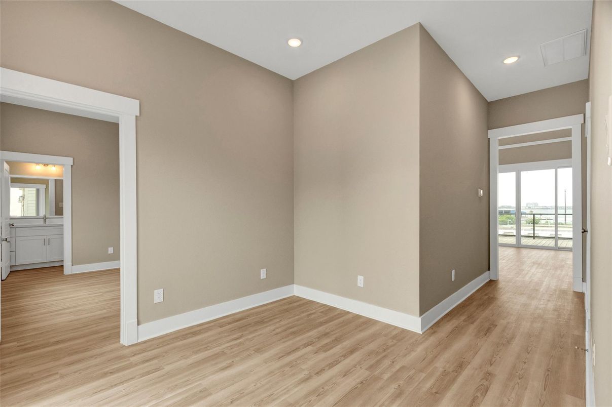 Empty room, Interior, Recessed Lighting, Wood Texture Flooring