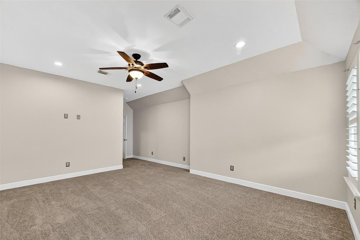 Empty room, Interior, Recessed Lighting