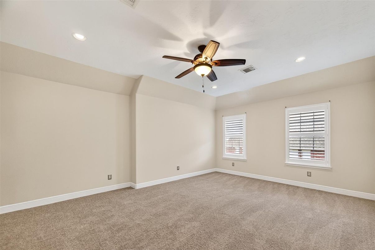 Empty room, Interior, Recessed Lighting