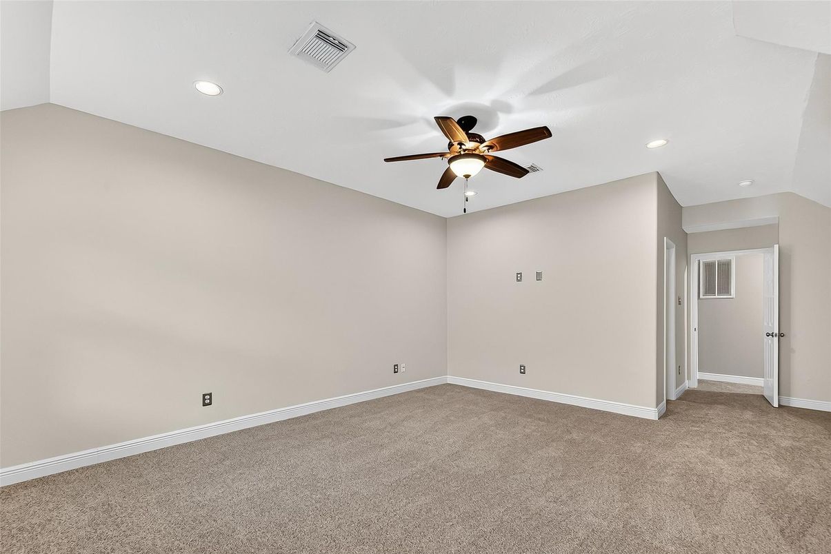 Empty room, Interior, Recessed Lighting