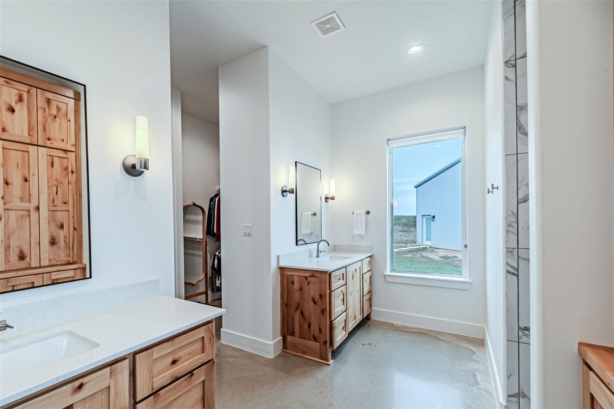 Bathroom, Dual Sink Vanities, Interior, Recessed Lighting