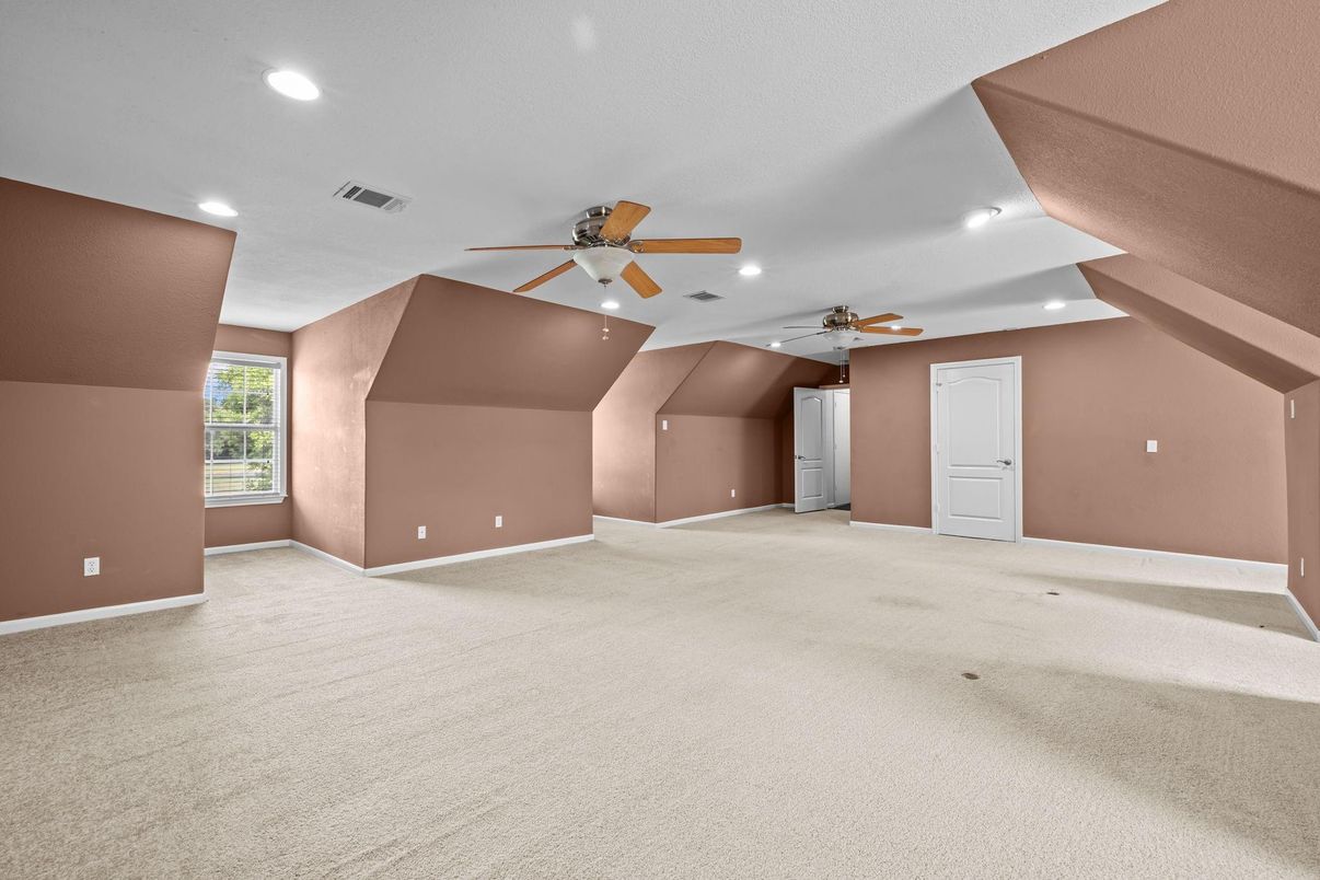 Empty room, Interior, Recessed Lighting
