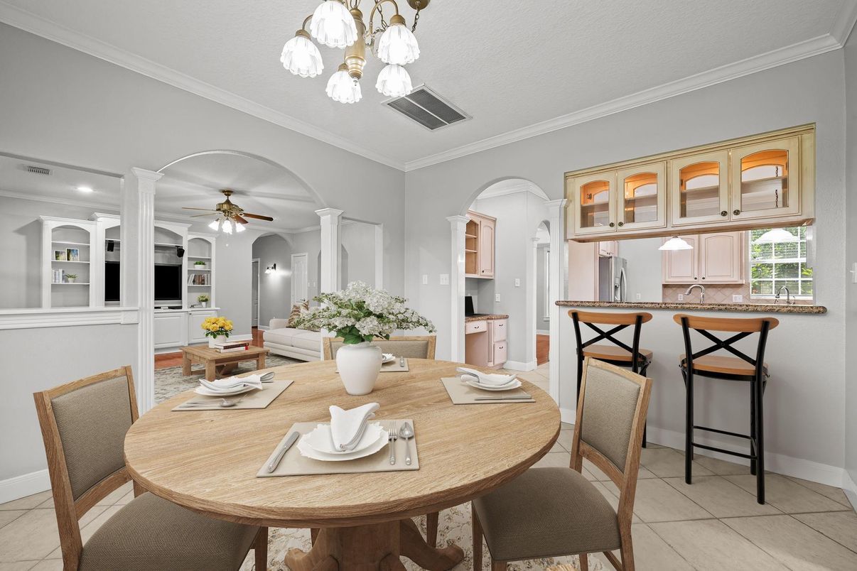 Dining room, Interior, Recessed Lighting