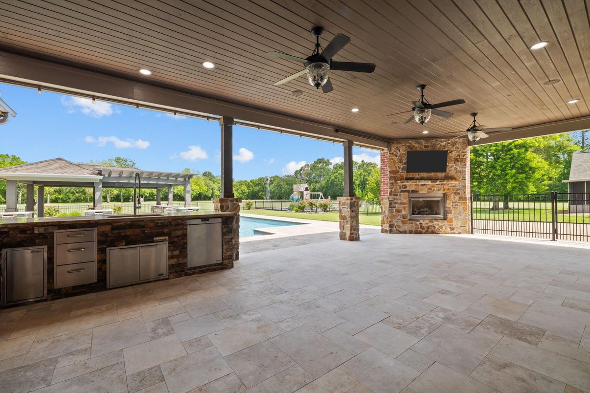 Exterior, Fireplace, Outdoor Kitchen