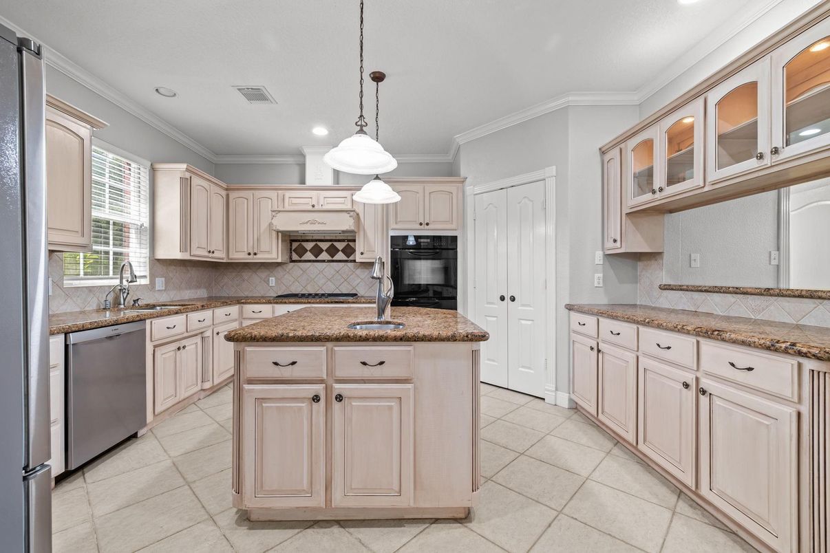 Interior, Kitchen, Pendant Lights, Recessed Lighting, Stainless Steel Appliances