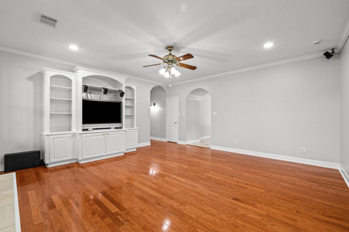 Empty room, Interior, Recessed Lighting, Wood Texture Flooring