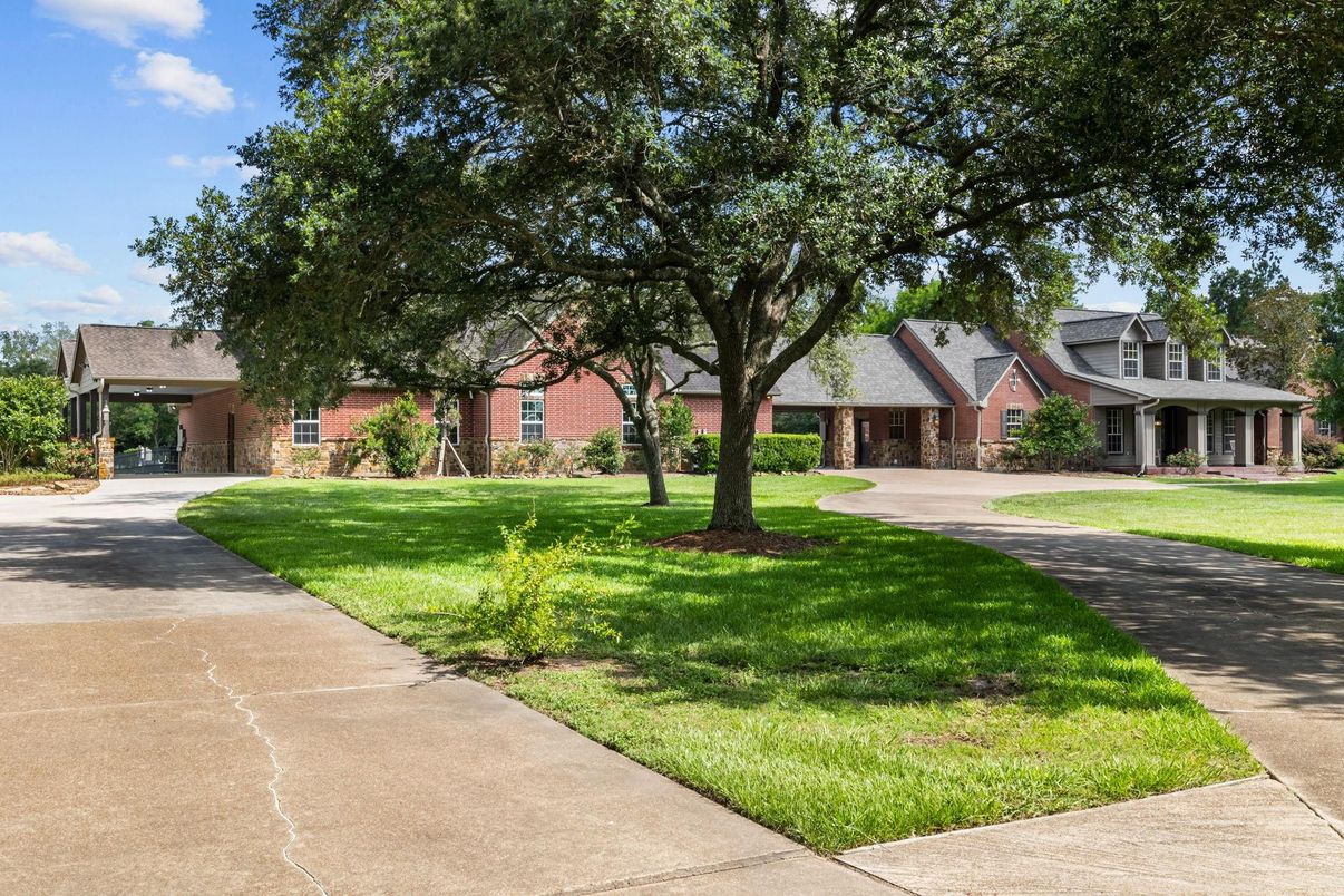 Exterior, Facade, Brick Facade, Cape Cod