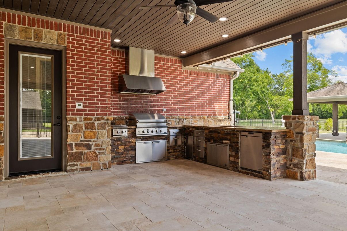 Exterior, Outdoor Kitchen