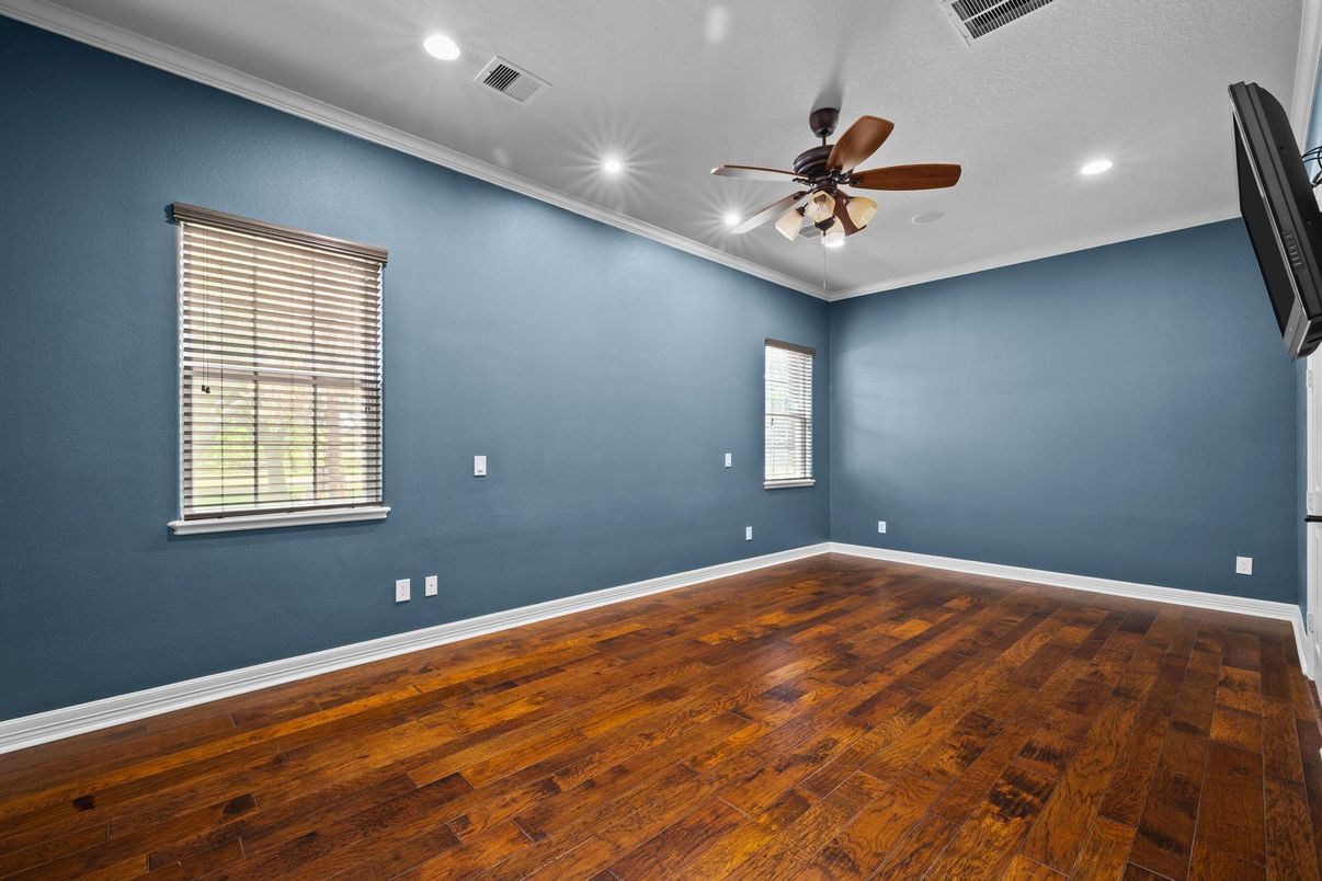 Empty room, Interior, Recessed Lighting, Wood Texture Flooring