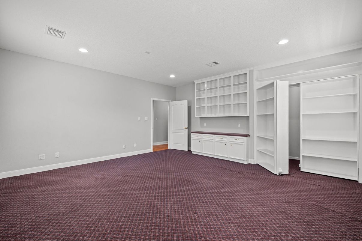 Empty room, Interior, Recessed Lighting