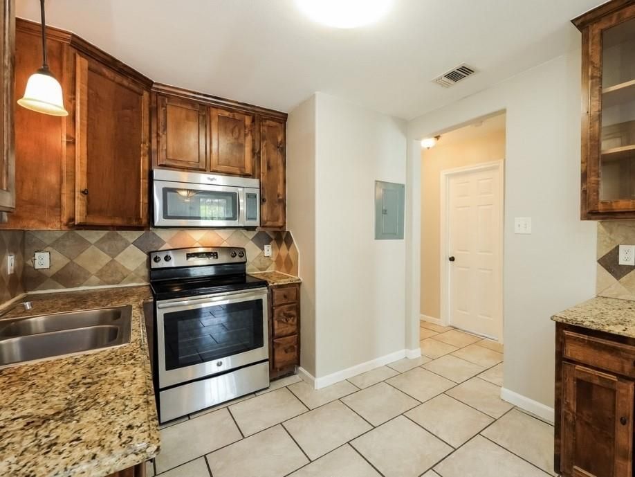 Interior, Kitchen, Pendant Lights, Stainless Steel Appliances