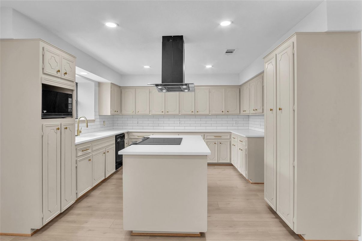 Interior, Kitchen, Recessed Lighting, Wood Texture Flooring