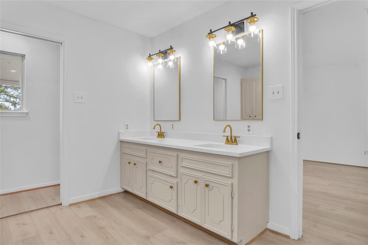 Bathroom, Dual Sink Vanities, Interior, Wood Texture Flooring