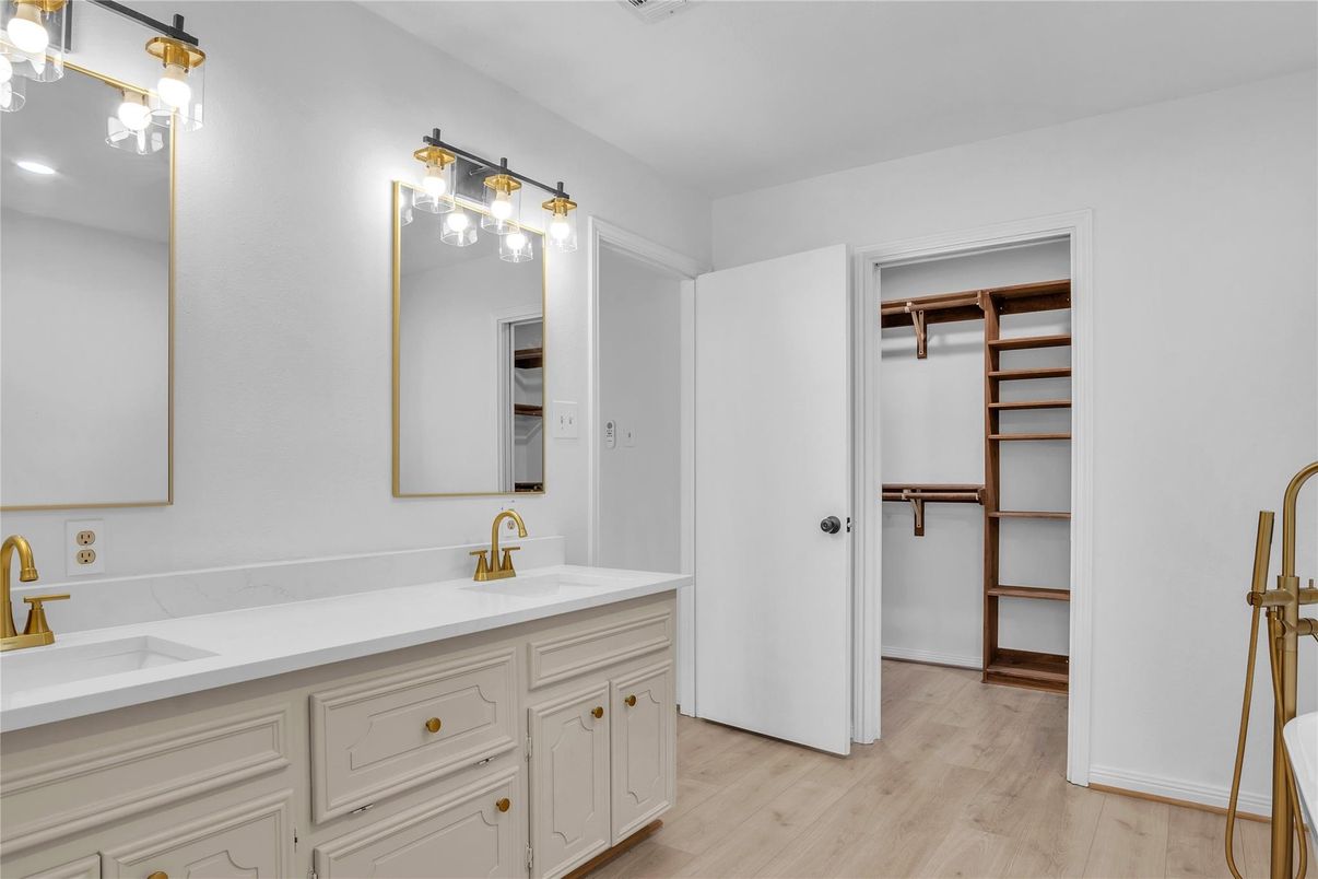 Bathroom, Dual Sink Vanities, Interior, Wood Texture Flooring