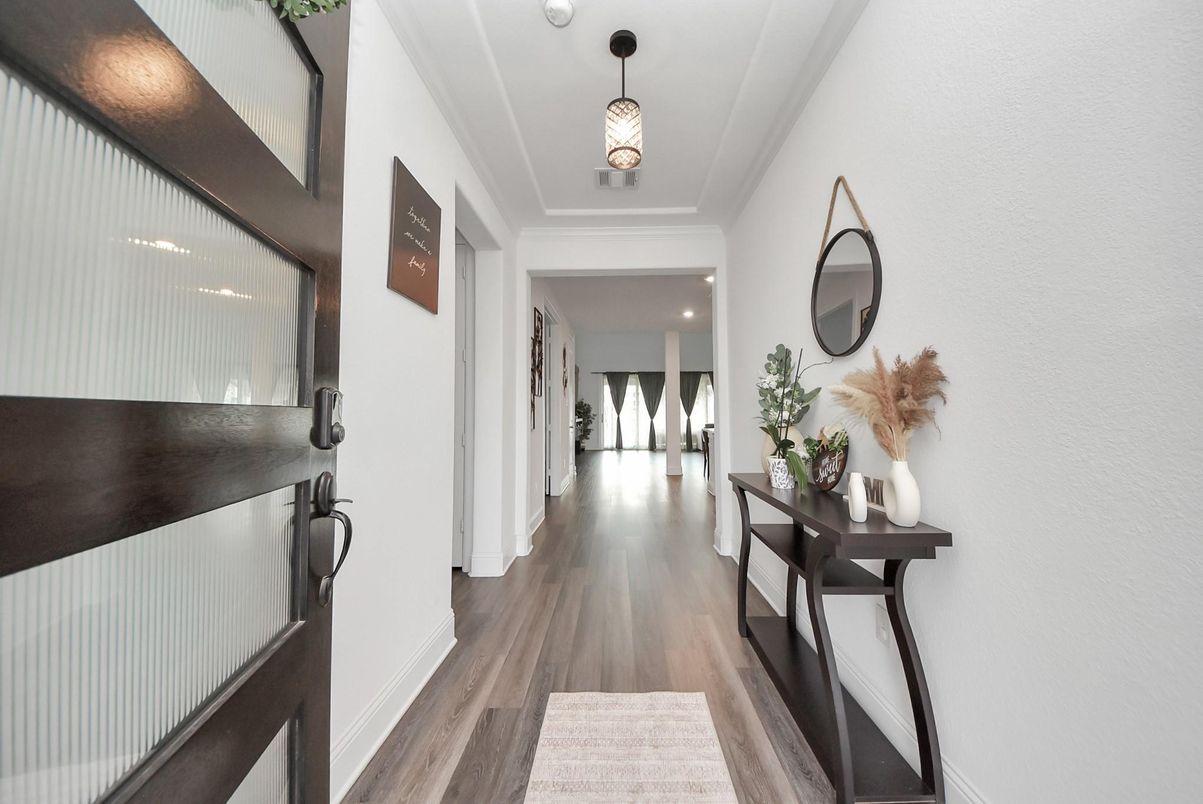 Interior, Pendant Lights, Recessed Lighting, Wood Texture Flooring