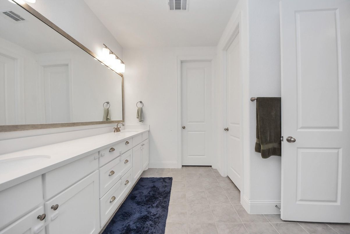 Bathroom, Dual Sink Vanities, Interior