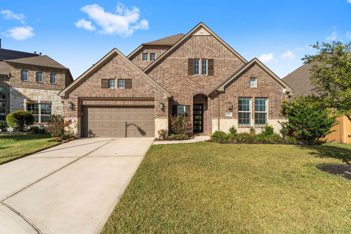 Attached, Exterior, Facade, Brick Facade, Brick Traditional