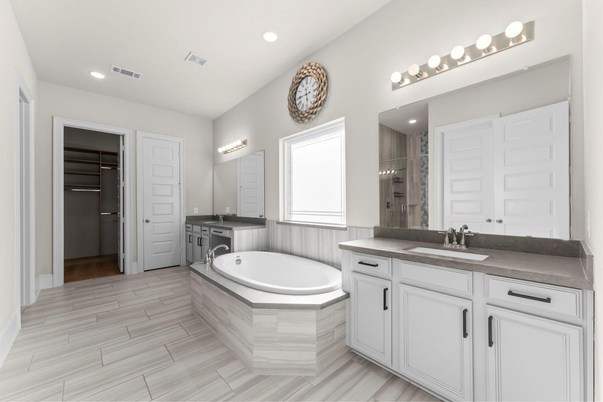 Bathroom, Dual Sink Vanities, Interior, Recessed Lighting