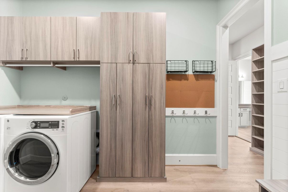 Interior, Washer, Wood Texture Flooring