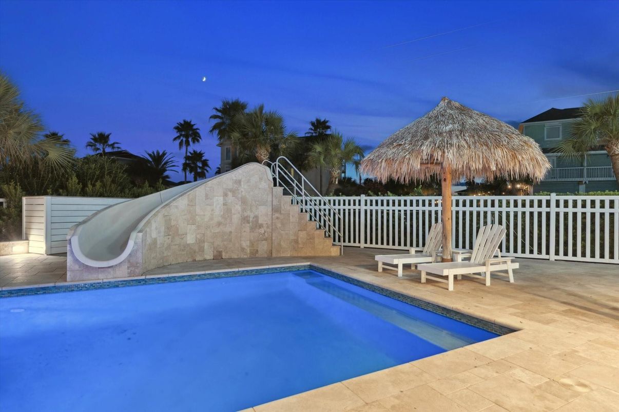 Exterior, Playground, Pool