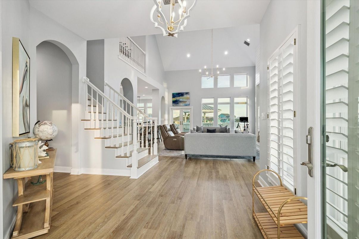 Interior, Living room, Pendant Lights, Recessed Lighting, Wood Texture Flooring
