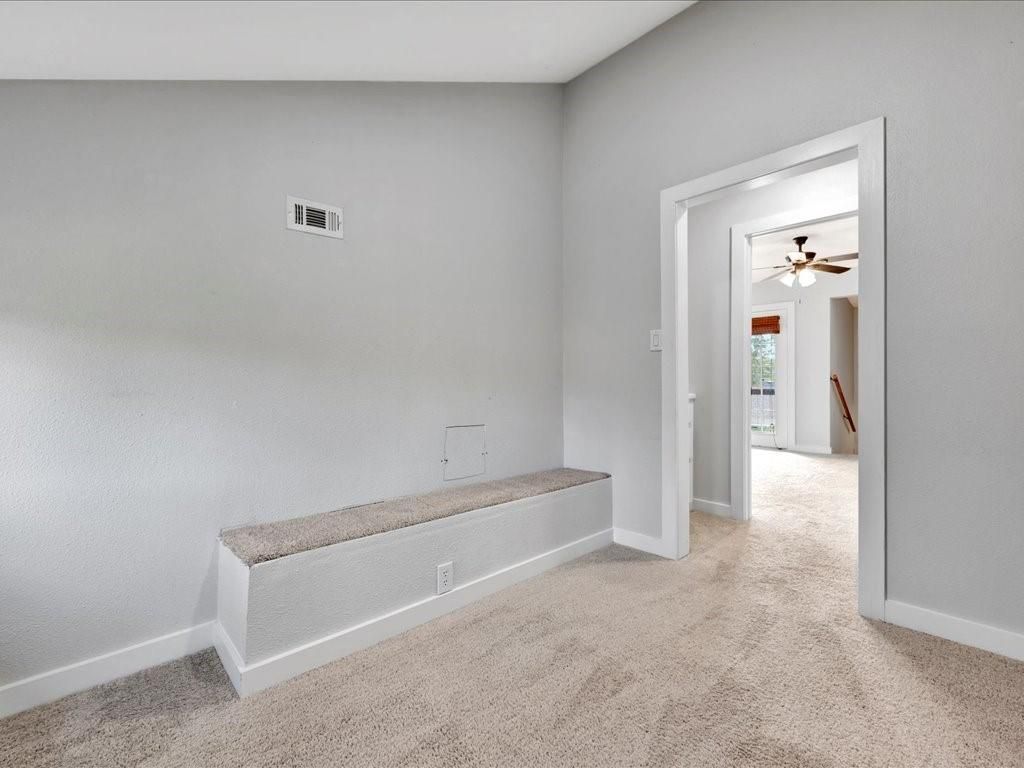 Empty room, Interior