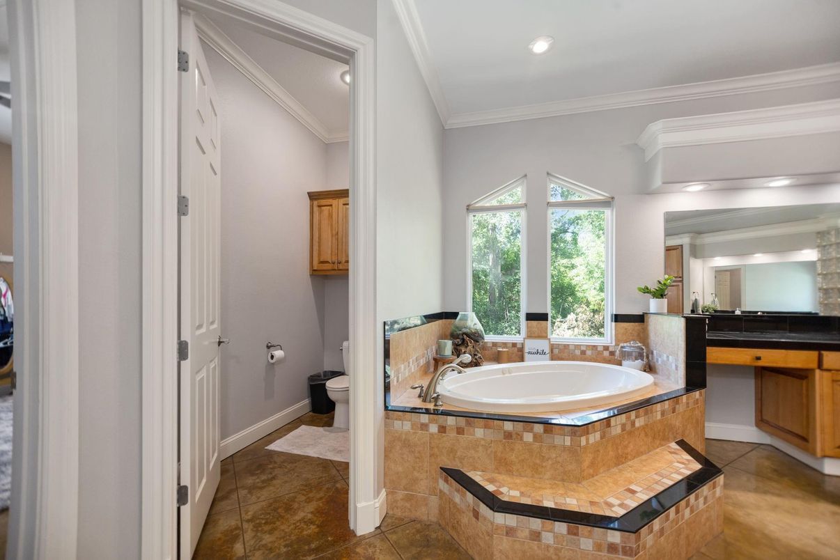 Bathroom, Interior, Recessed Lighting