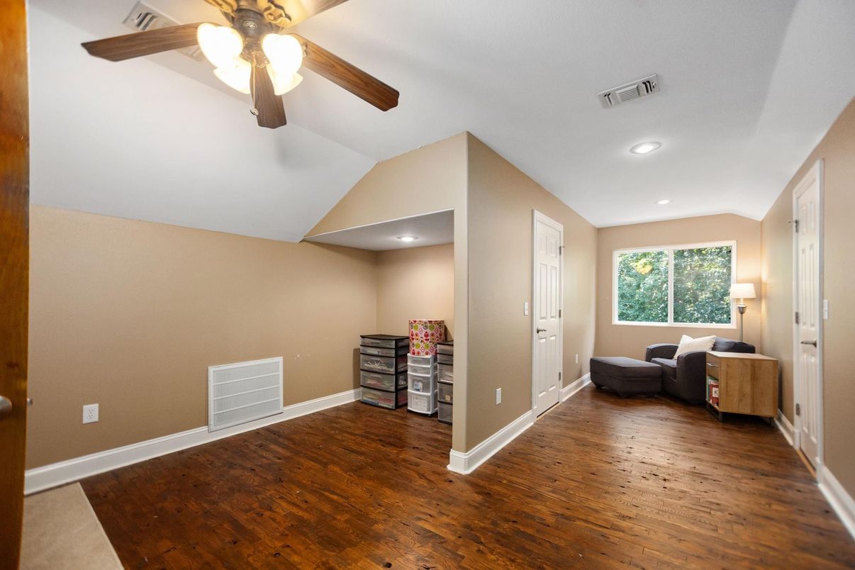 Interior, Recessed Lighting, Wood Texture Flooring