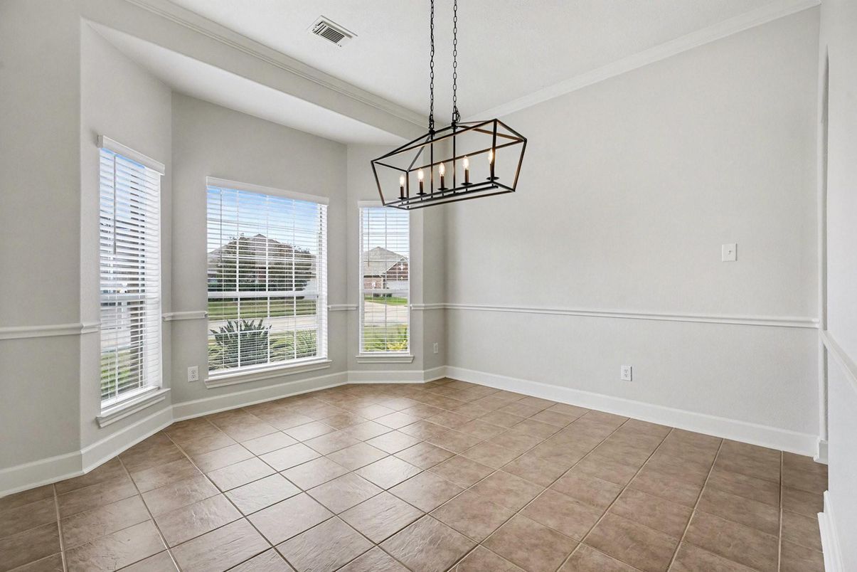 Chandelier, Empty room, Interior, Pendant Lights