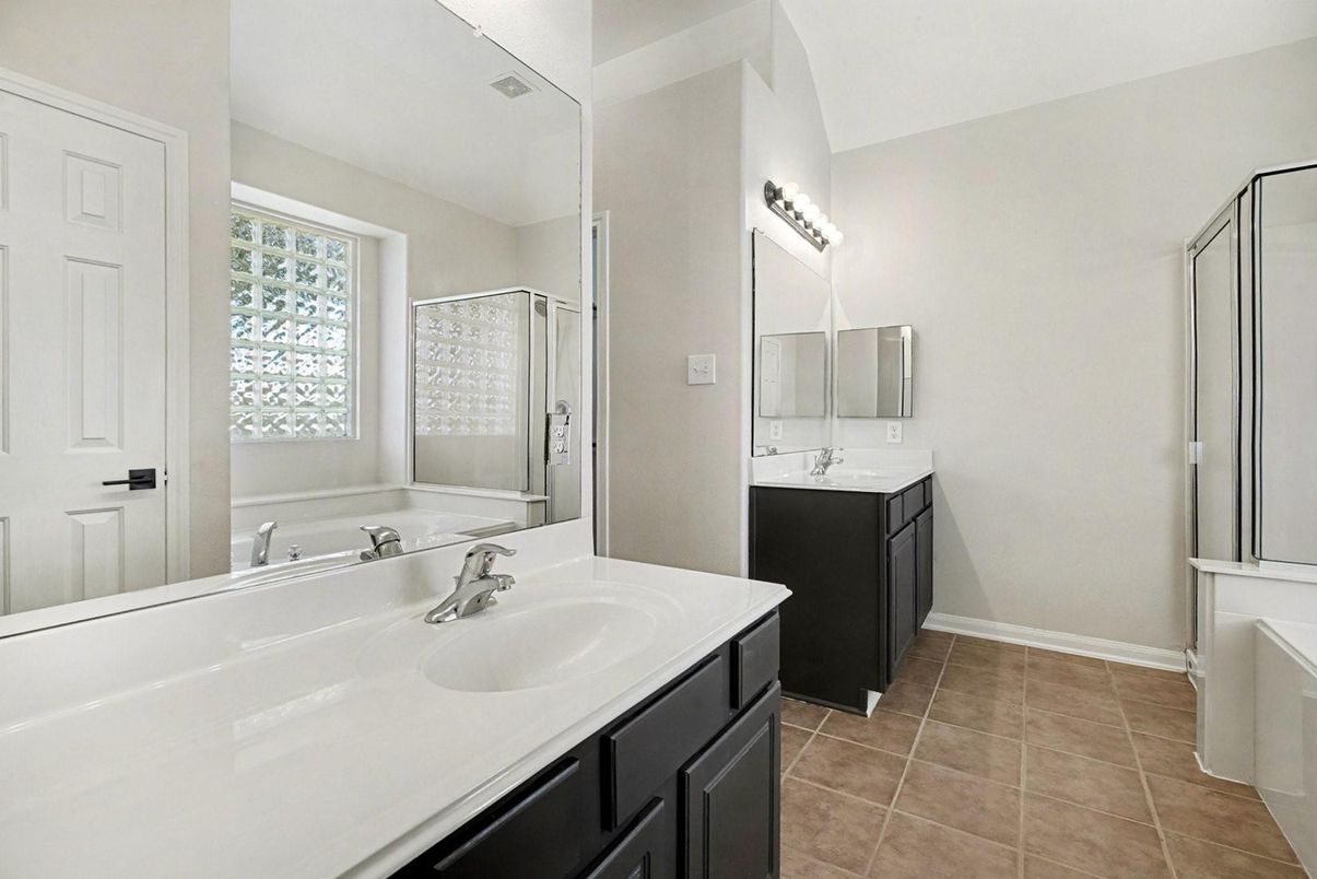 Bathroom, Dual Sink Vanities, Interior