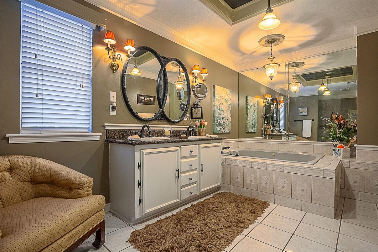 Bathroom, Dual Sink Vanities, Interior, Pendant Lights