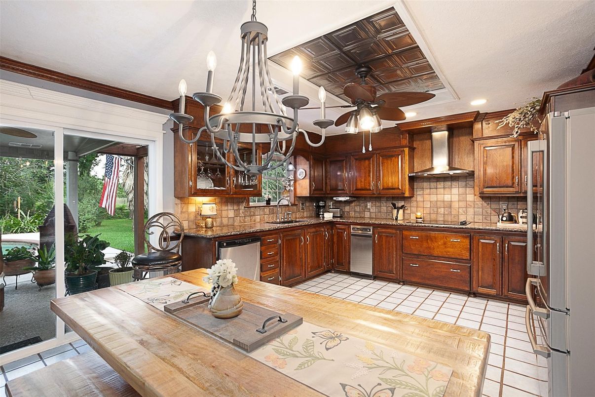 Dining room, Interior, Kitchen, Recessed Lighting, Stainless Steel Appliances