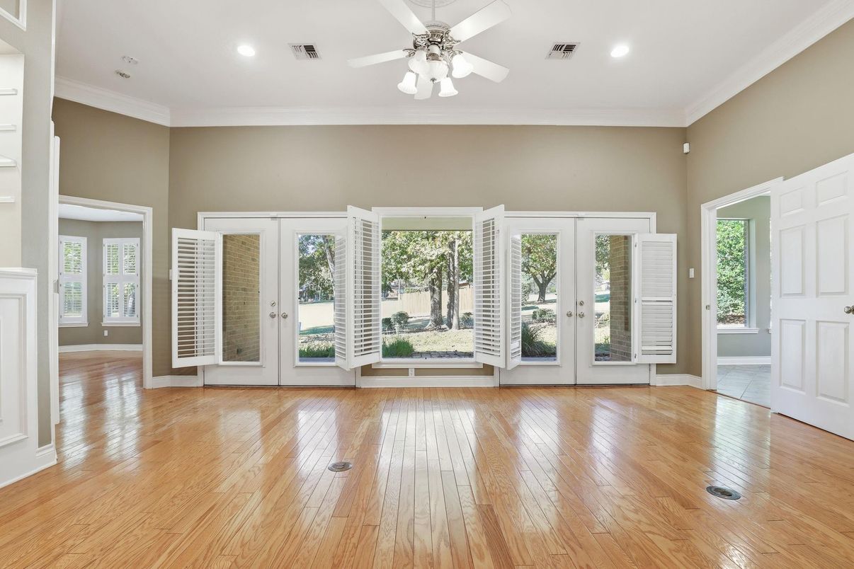 Empty room, Interior, Recessed Lighting, Wood Texture Flooring
