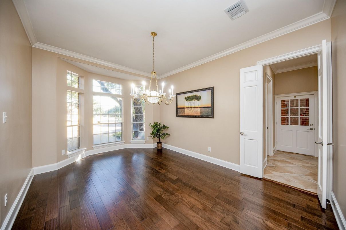 Chandelier, Empty room, Interior, Wood Texture Flooring