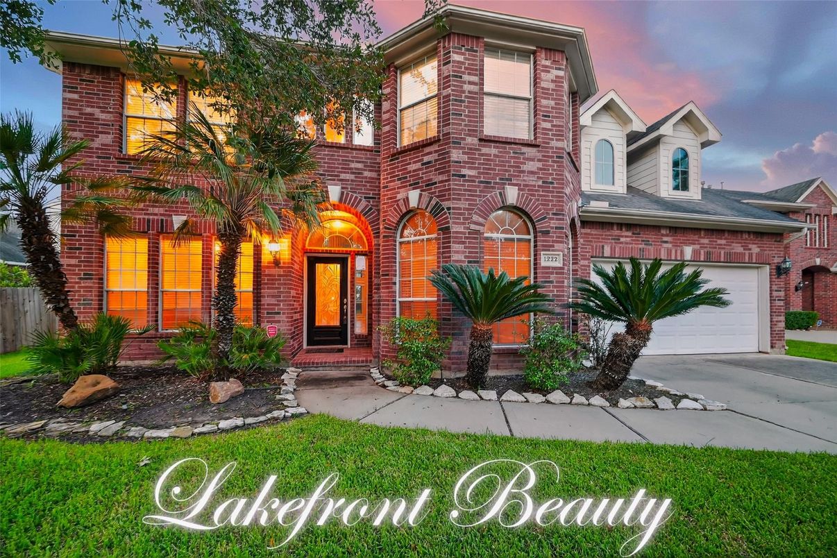 Attached, Exterior, Facade, Brick Facade, Rowhouse