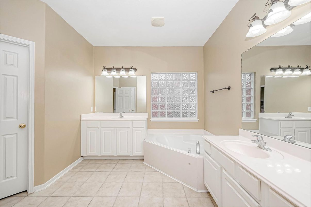 Bathroom, Dual Sink Vanities, Interior