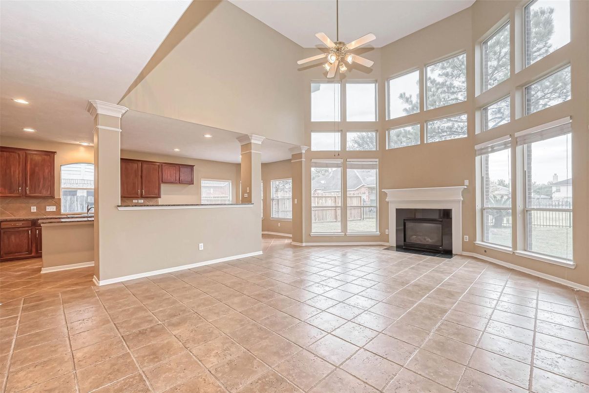Fireplace, Interior, Kitchen, Recessed Lighting
