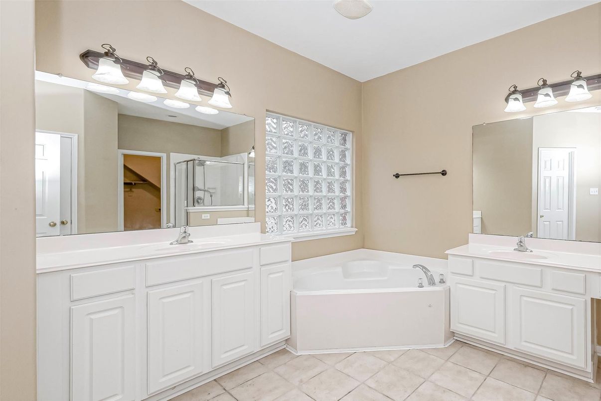 Bathroom, Dual Sink Vanities, Interior