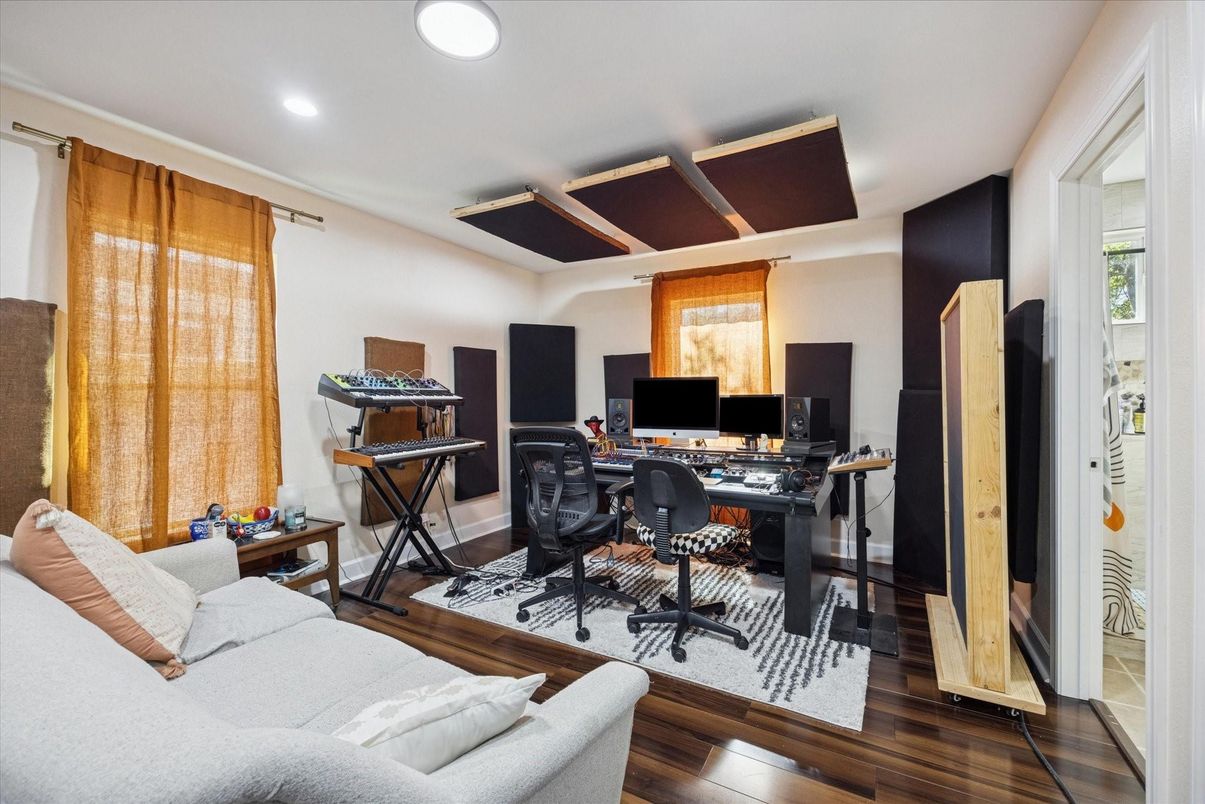 Home Office, Interior, Recessed Lighting, Wood Texture Flooring