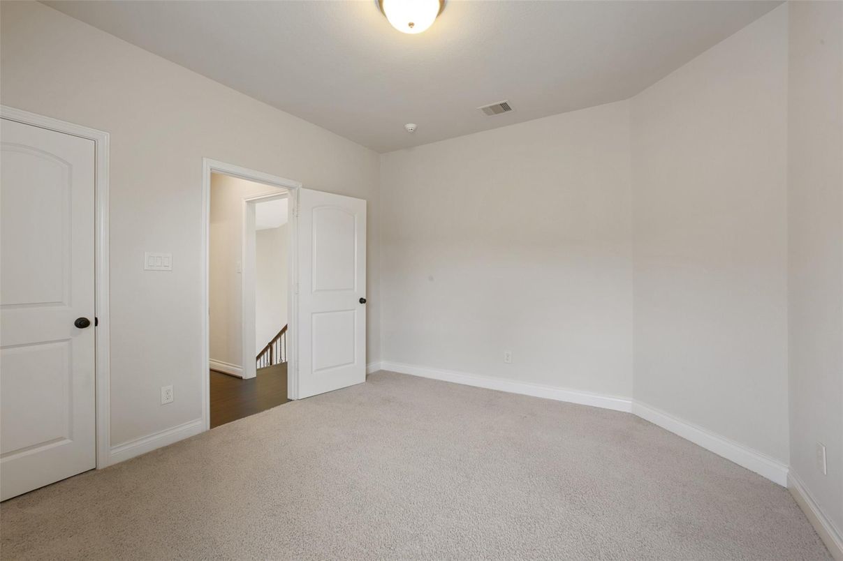 Empty room, Interior