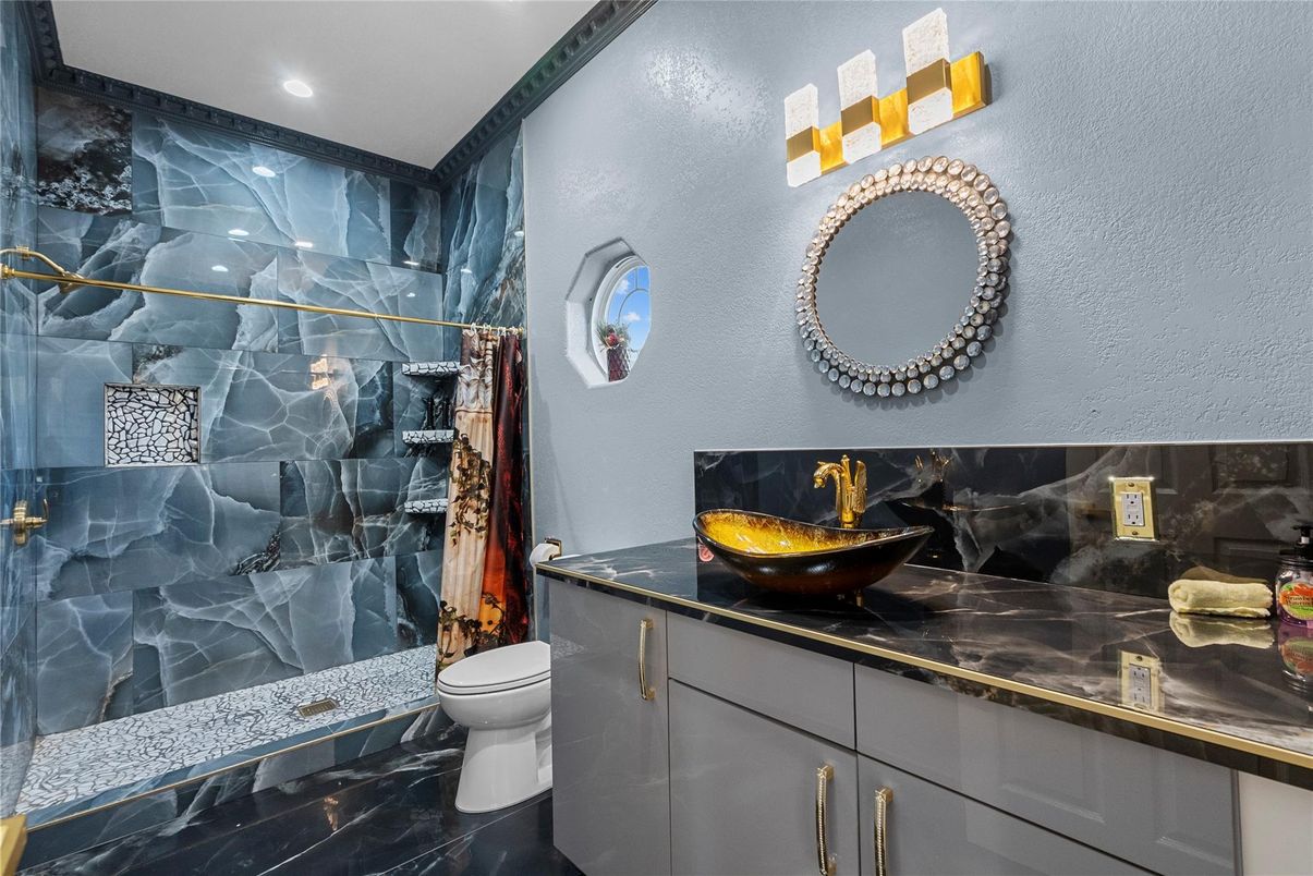 Bathroom, Interior, Recessed Lighting