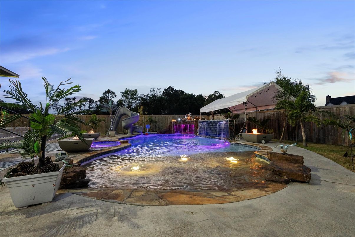 Exterior, Playground, Pool