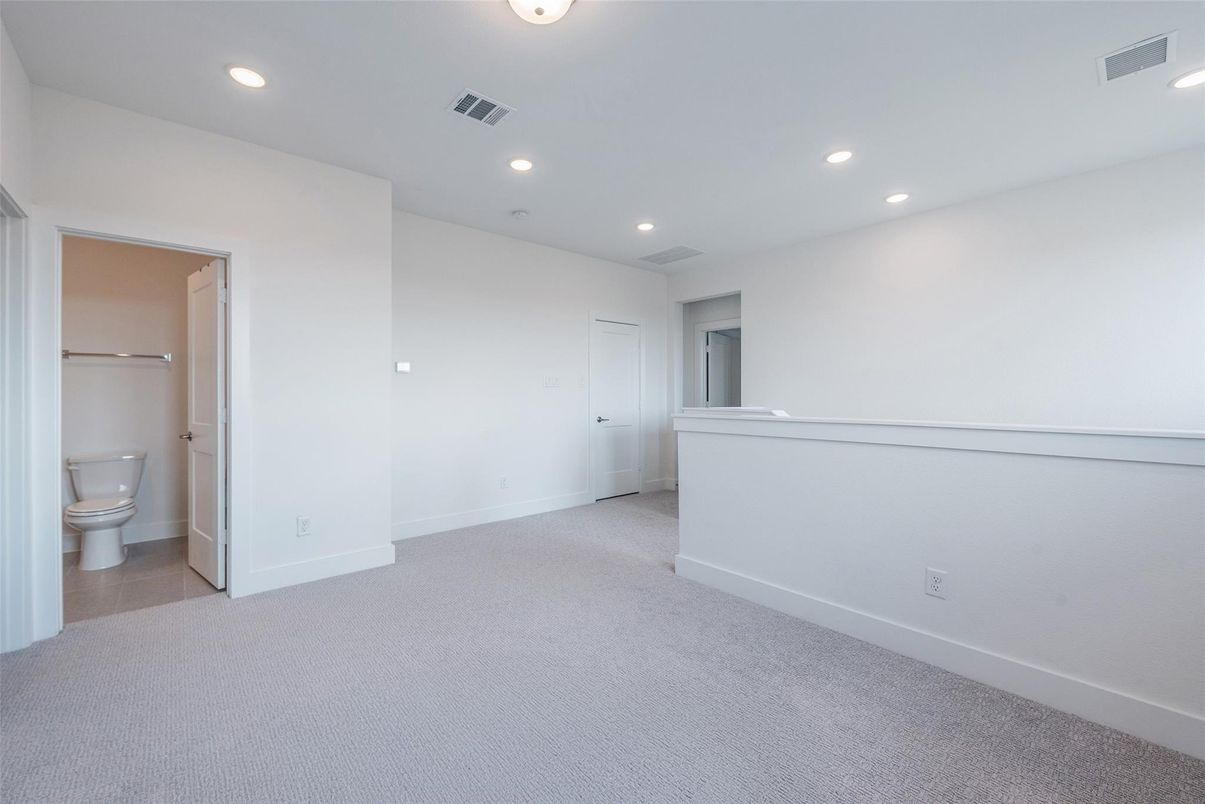 Bathroom, Empty room, Interior, Recessed Lighting