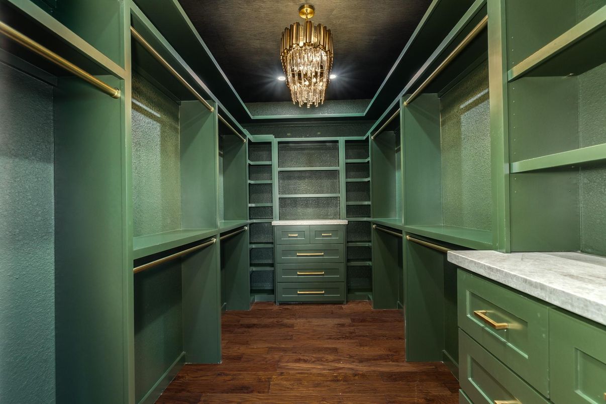 Chandelier, Interior, Walk-in Closets, Wood Texture Flooring